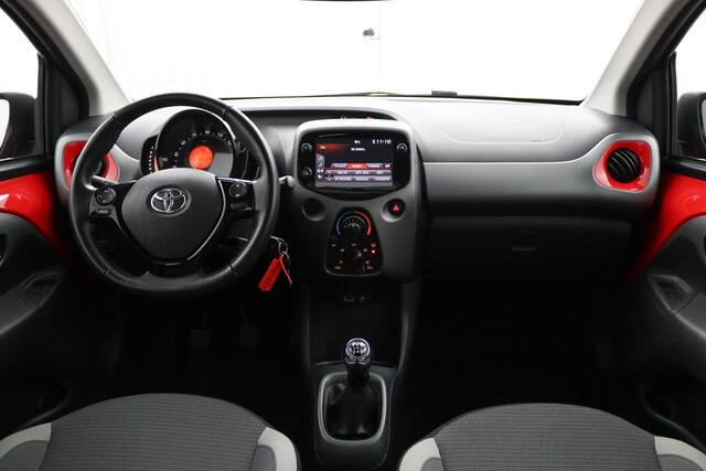 Toyota AYGO 1.0 VVT-i x-play | Airco | Parkeercamera | Apple carplay - Android auto |