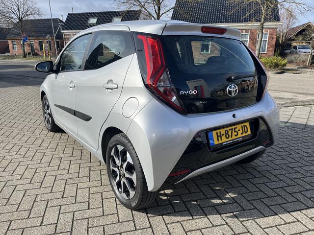 Toyota AYGO 1.0 VVT-i x-play AUTOMAAT