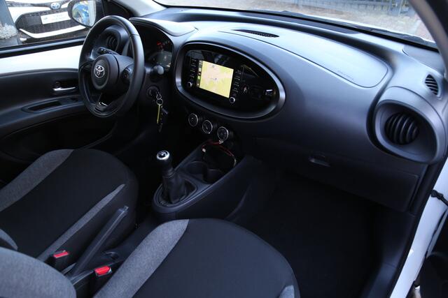 Toyota AYGO X 1.0 VVT-i MT Play Navi Carplay Camera