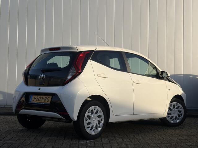 Toyota AYGO 1.0 VVT-i X-Play NL Auto Dealer Onderhouden Carplay Camera Airco
