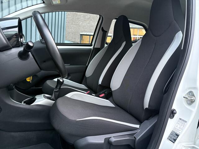 Toyota AYGO 1.0 VVT-i x-play | Camera | Lm-Velgen | Climate Control | Prijs Rijklaar!!
