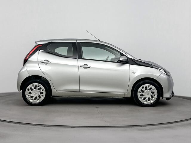 Toyota AYGO 1.0 VVT-i x-play | Parkeercamera | Airco |