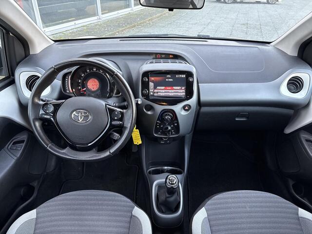 Toyota AYGO 1.0 VVT-i x-play **APPLE CARPLAY/ AIRCO/ BEGRENZER/ PERKEERCAMERA**