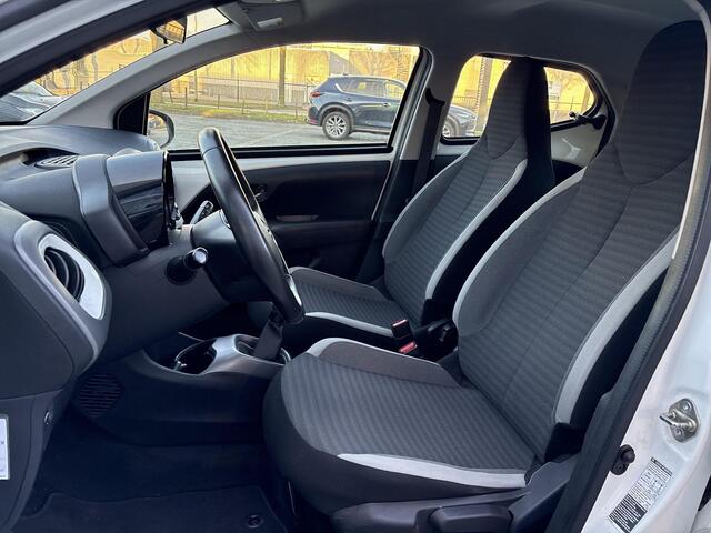 Toyota AYGO 1.0 VVT-i x-play **APPLE CARPLAY/ AIRCO/ BEGRENZER/ PERKEERCAMERA**