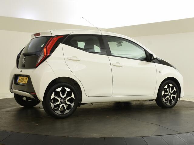 Toyota AYGO 1.0 VVT-i x-joy | All Season | Carplay | Camera