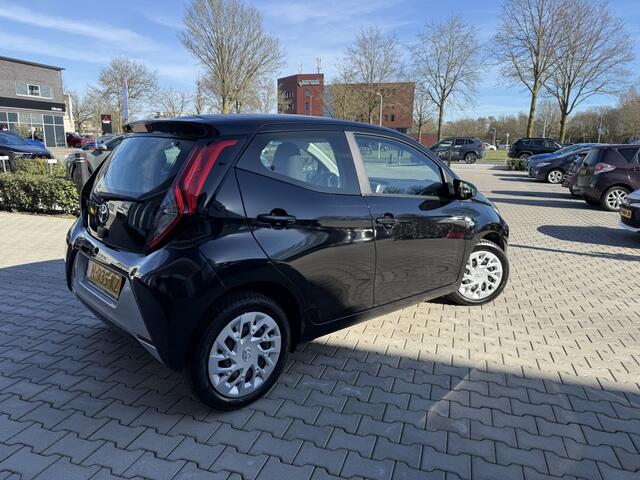 Toyota AYGO 1.0 VVT-i x-play | Camera | Carplay |