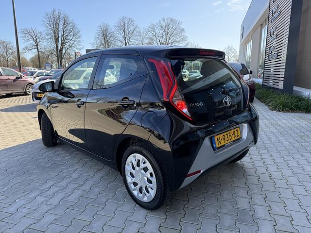 Toyota AYGO 1.0 VVT-i x-play | Camera | Carplay |