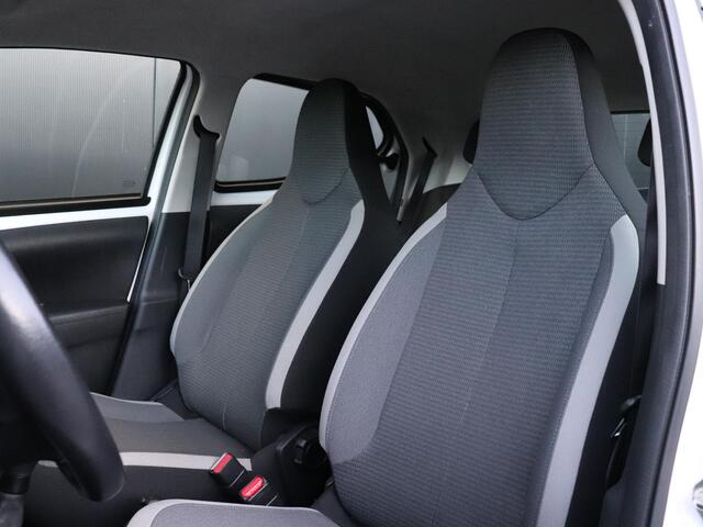Toyota AYGO 1.0 VVT-i x-play | CAMERA | ELEK. SPIEGELS | BLEUTOOTH | CRUISE | AIRCO |
