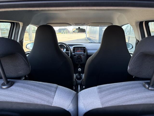 Toyota AYGO 1.0 VVT-i X-Play 5-drs. CAMERA/CARPLAY/LIMITER/AIRCO/MEDIA