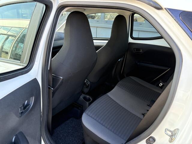 Toyota AYGO 1.0 VVT-i X-Play 5-drs. CAMERA/CARPLAY/LIMITER/AIRCO/MEDIA