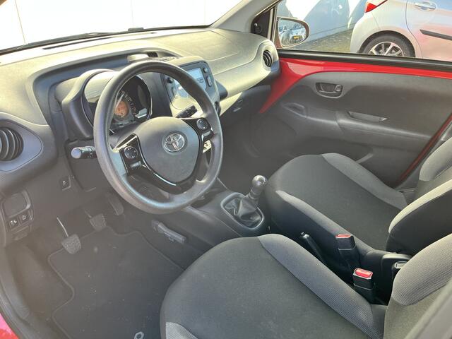 Toyota AYGO 1.0 VVT-i X-Fun NL Auto Airco Bluetooth Radio Elektrische Ramen en Vergrendeling