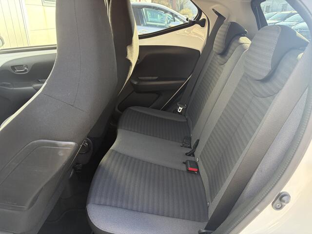 Toyota AYGO 1.0 VVT-i X-Joy NL Auto Dealer Onderhouden Carplay Climate Control LMV BTW Auto