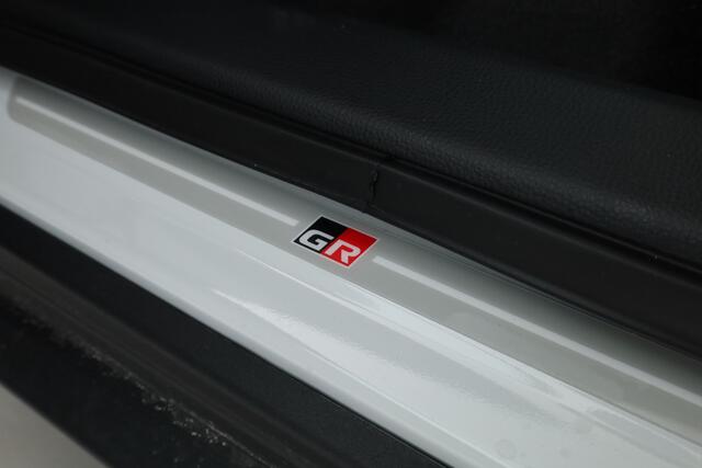 Toyota AYGO X Hybrid 115 GR Sport | Direct Leverbaar | Camera | Adapt. Cruise | JBL Audio | Keyless | Stoelverw. | Apple CarPlay |