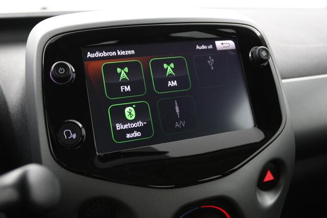 Toyota AYGO 1.0 VVT-i x-play limited | Airco | Parkeercamera | Apple car play - Android auto |