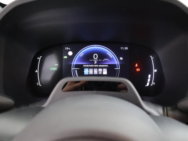 Toyota AYGO X Hybrid 115 play