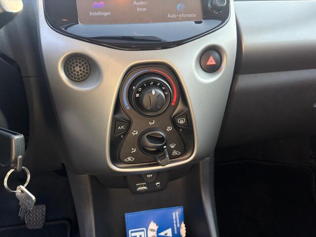 Toyota AYGO 1.0 VVT-i x-play / Airco / 5 Deurs / Allseason
