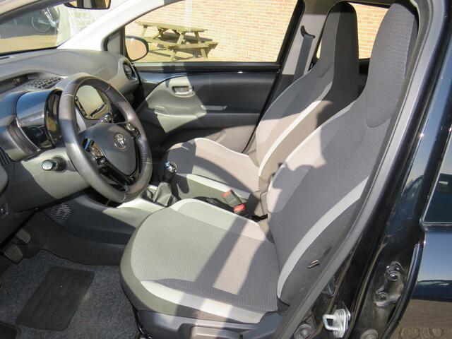Toyota AYGO 1.0 VVT-i x-play * Rijklaarprijs incl. garantie * Camera * Airco * Carplay Android *