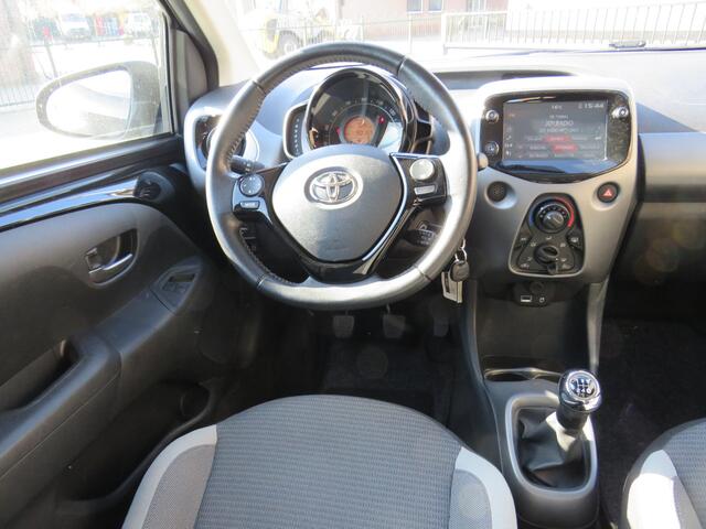 Toyota AYGO 1.0 VVT-i x-play * Rijklaarprijs incl. garantie * Camera * Airco * Carplay Android *