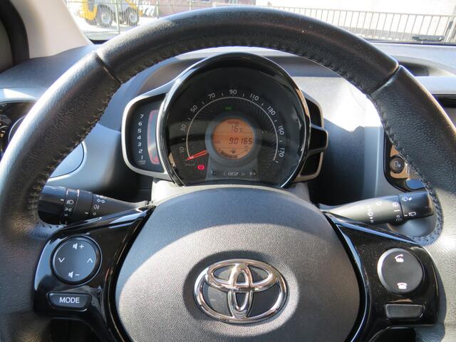 Toyota AYGO 1.0 VVT-i x-play * Rijklaarprijs incl. garantie * Camera * Airco * Carplay Android *