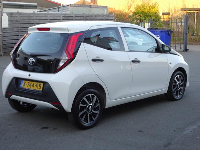 Toyota AYGO 1.0 VVT-i x-fun Airco, elektrische ramen, centrale vergrendeling, licht metalen velgen, enz.