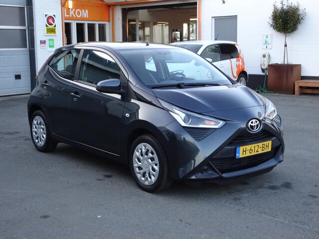 Toyota AYGO 1.0 VVT-i x-play Airco, achteruitrij camera, elektrische ramen, centrale vergrendeling, apple carplay, android auto, enz.