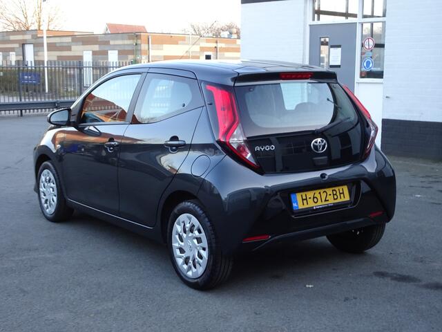Toyota AYGO 1.0 VVT-i x-play Airco, achteruitrij camera, elektrische ramen, centrale vergrendeling, apple carplay, android auto, enz.