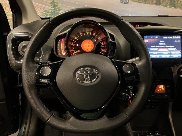 Toyota AYGO 1.0 VVT-i x-joy | Half-Leder | Camera | Trekhaak | Dealeronderhouden | Org. NL |