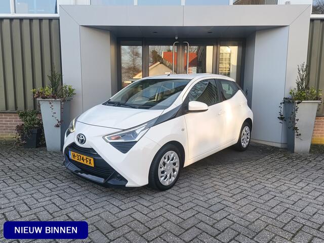 Toyota AYGO 1.0 VVT-i x-play | Airco | Camera | Carplay | Android | Centrale deurvergrendeling |