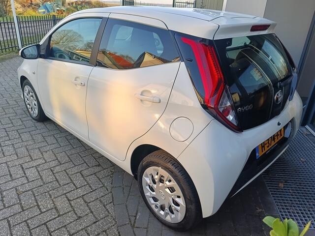 Toyota AYGO 1.0 VVT-i x-play | Airco | Camera | Carplay | Android | Centrale deurvergrendeling |