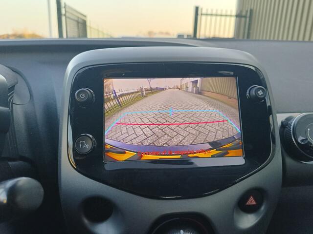 Toyota AYGO 1.0 VVT-i x-play | Airco | Camera | Carplay | Android | Centrale deurvergrendeling |