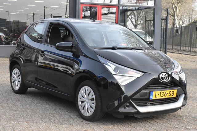 Toyota AYGO 1.0 VVT-i x-play 5-Deurs | Carplay Navigatie | Camera | 12 mnd BOVAG garantie | Whatsapp 06-53188999