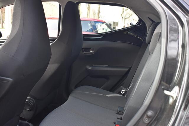 Toyota AYGO 1.0 VVT-i x-play 5-Deurs | Carplay Navigatie | Camera | 12 mnd BOVAG garantie | Whatsapp 06-53188999