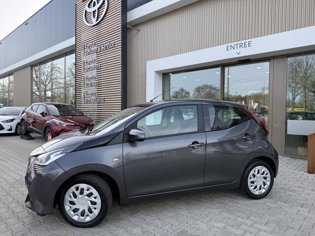 Toyota AYGO 1.0 VVT-i x-play | Camera | Carplay
