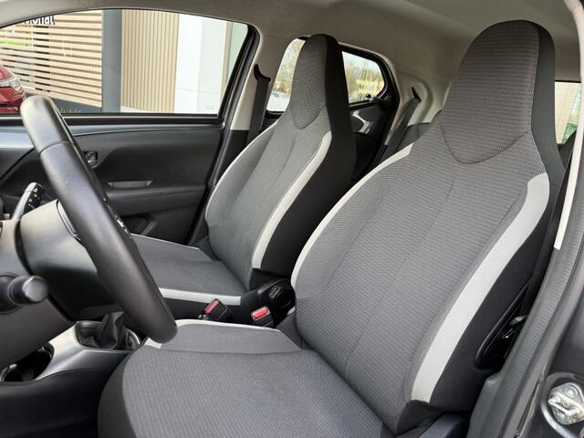 Toyota AYGO 1.0 VVT-i x-play | Camera | Carplay