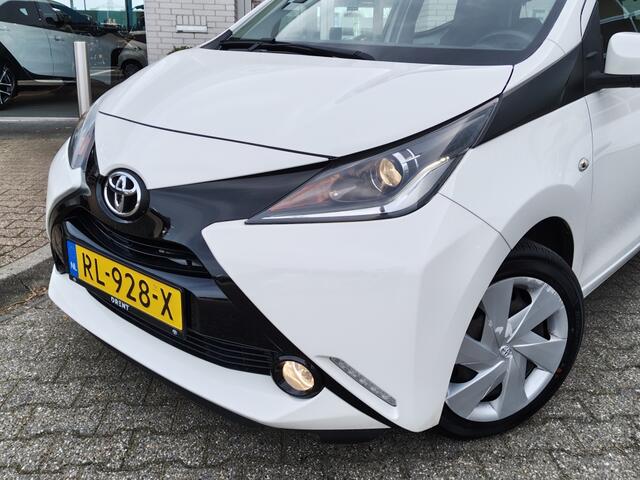 Toyota AYGO 1.0 VVT-i x-play | Navi | Achteruitrijcamera | Airco | Radio