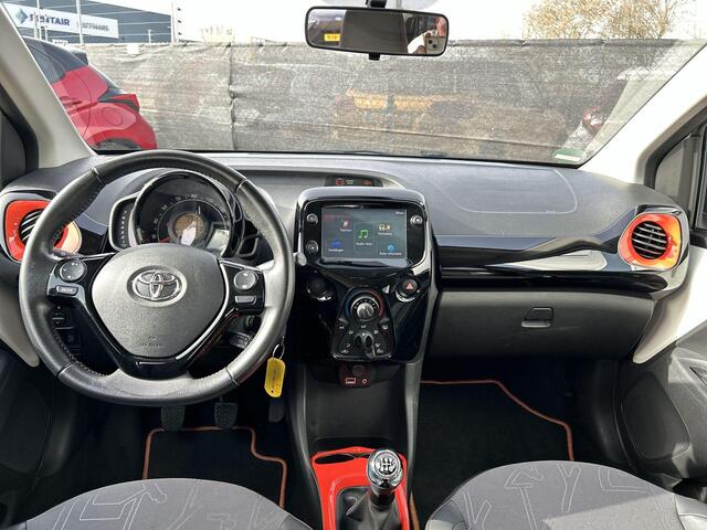 Toyota AYGO 1.0 VVT-i x-otic RIJKLAAR | Cabriodak | Airco | Camera | AppleCarplay-Android Auto