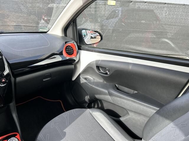 Toyota AYGO 1.0 VVT-i x-otic RIJKLAAR | Cabriodak | Airco | Camera | AppleCarplay-Android Auto