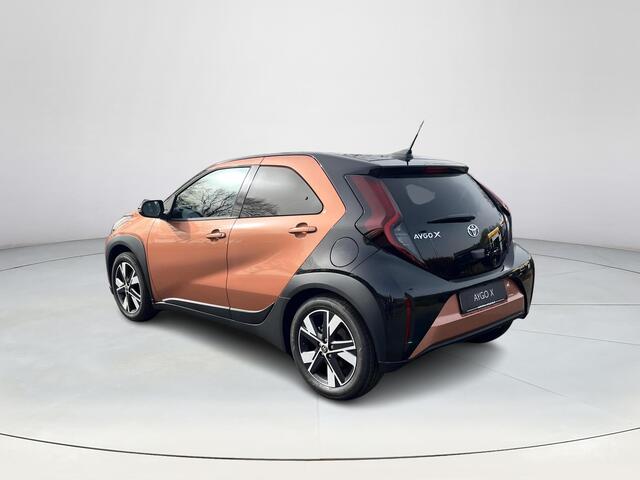 Toyota AYGO X Hybrid 115 pulse | Cinnamon met zwart dak | Nieuw uit voorraad leverbaar |