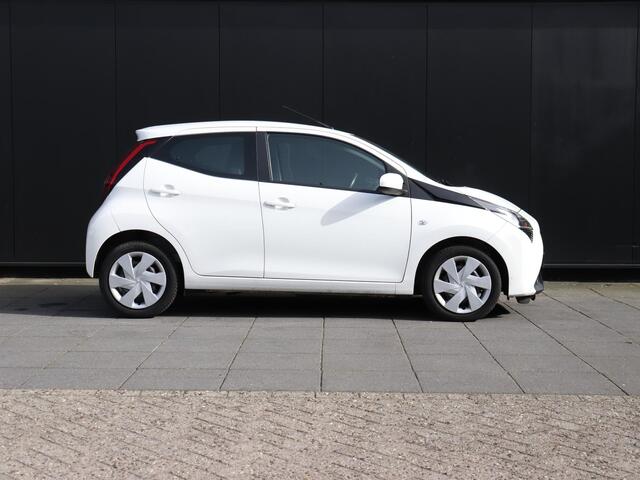 Toyota AYGO 1.0 VVT-i x-play | CAMERA | ELEK. SPIEGELS | BLEUTOOTH | CRUISE | AIRCO |