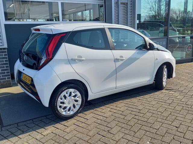 Toyota AYGO 1.0 VVT-i x-play limited - CAMERA - CARPLAY / ANDROID - AIRCO - CRUISE LIMITER