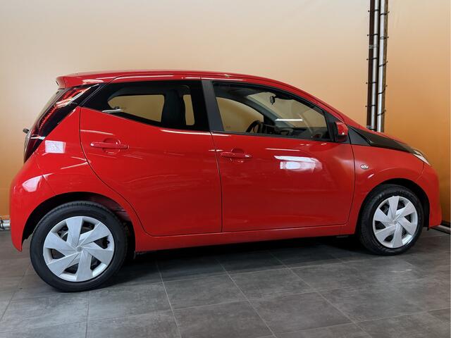 Toyota AYGO 1.0 VVT-i x-play automaat | airco | camera | 5drs rijstrooksensor | brake assist