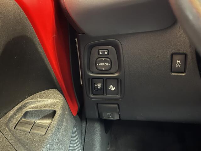 Toyota AYGO 1.0 VVT-i x-play automaat | airco | camera | 5drs rijstrooksensor | brake assist