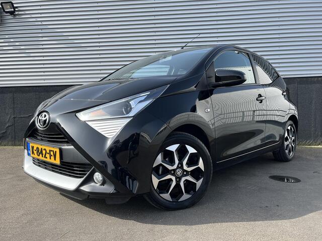 Toyota AYGO 1.0 VVT-i x-joy Apple Carplay en/of Android auto Navigatie, LMV, Privacy glass, Electronic Climate control, Achteruitrijcamera, Complete historie