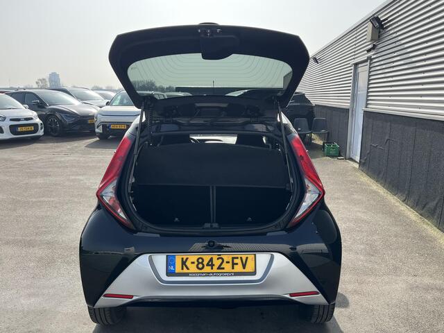 Toyota AYGO 1.0 VVT-i x-joy Apple Carplay en/of Android auto Navigatie, LMV, Privacy glass, Electronic Climate control, Achteruitrijcamera, Complete historie