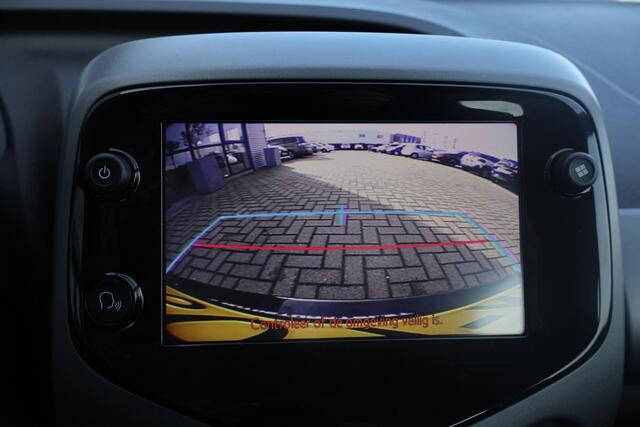 Toyota AYGO 1.0 VVT-i x-play 1e Eigenaar | Dealer Onderh | NAP | BTW | Camera | Navi via Carplay | Airco | DAB | Cruise | LED | Start/Stop | Hill-Hold