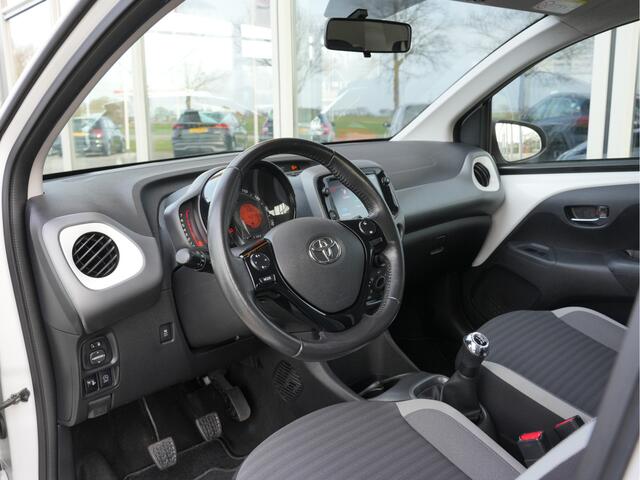 Toyota AYGO 1.0 VVT-i x-play | Achteruitrijcamera | DAB |