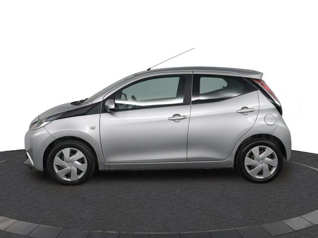 Toyota AYGO 1.0 VVT-i x-play | Radio | Bluetooth | Parkeer camera |