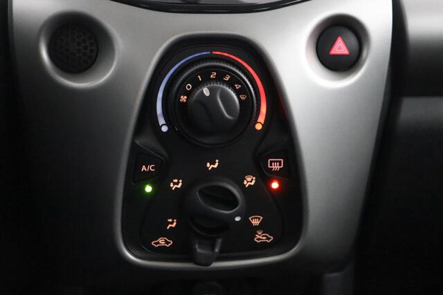 Toyota AYGO 1.0 VVT-i x-play | Radio | Bluetooth | Parkeer camera |
