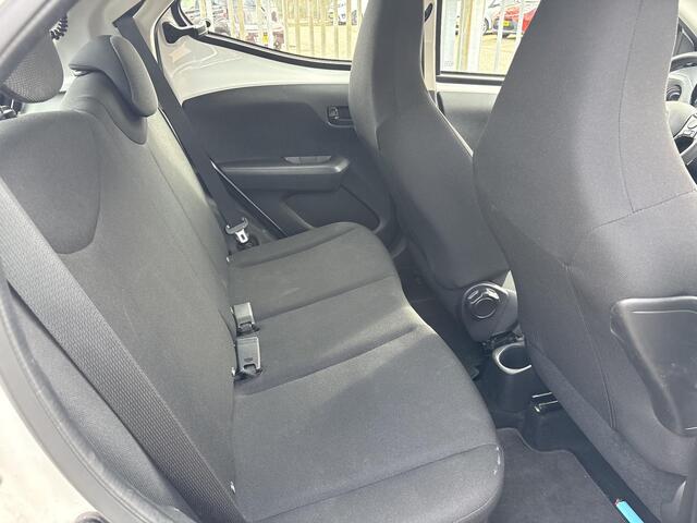 Toyota AYGO 1.0 VVT-i X-Fun | Airco | Elektrische ramen | Bluetooth | Radio/USB |