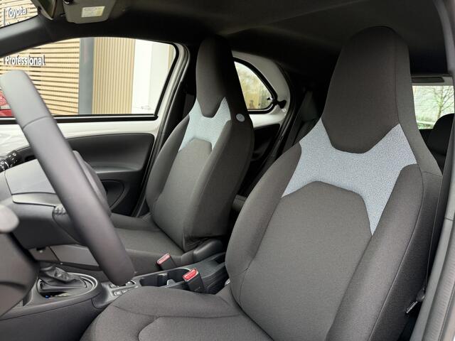 Toyota AYGO X Hybrid 115 play | LM Velgen | Stoelverwarming